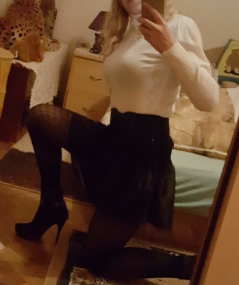 Я живу в Москве, и мои услуги доступны в этом прекрасном городе.
💕 Я гарантирую незабываемые моменты релаксации и наслаждения. Обладая безупречной внешностью и привлекательной фигурой, я с радостью подарю тебе эротический массаж и приятную компанию.
🔥 Мои возможности не ограничены, я открыта для экспериментов и готова исполнить твои самые скрытые фантазии. Со мной каждое наше свидание будет индивидуальным и запоминающимся.
🌟 У меня есть множество положительных отзывов от довольных клиентов, которые ценят мою профессиональность и открытость. Мое главное желание - видеть тебя счастливым и удовлетворенным.
📸 Фото, разумеется, настоящие и соответствуют действительности. Разделяй со мной свои желания и дай мне возможность сделать их реальностью. Жду тебя в Москве! 💋 15856, 22 года